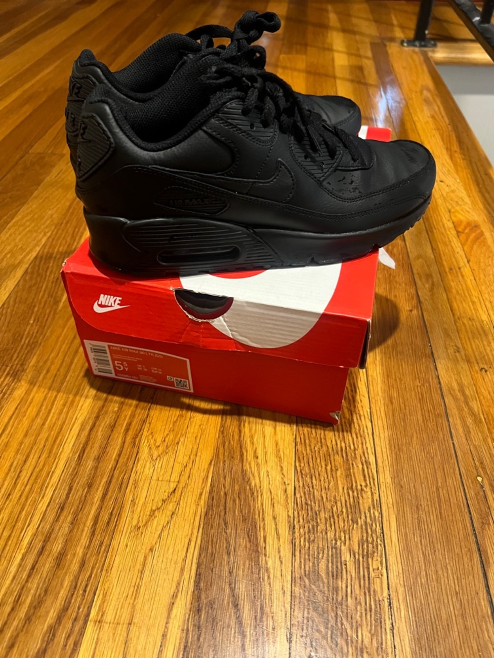 Nike Black Leather Air Max Casual Sneakers 90 big kids size 5.5Y